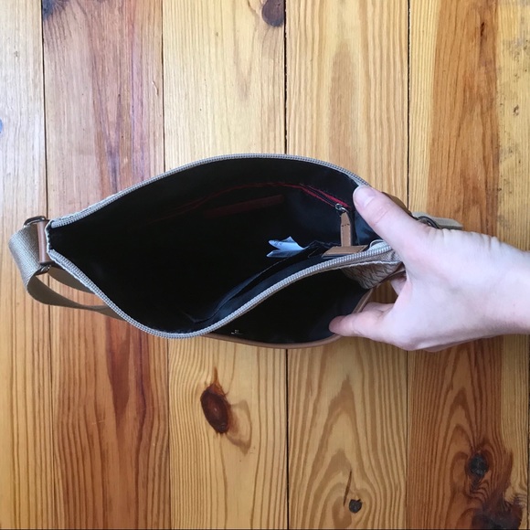 Tommy Hilfiger Beige Crossbody Purse, EUC, 10x11 - Picture 10 of 14